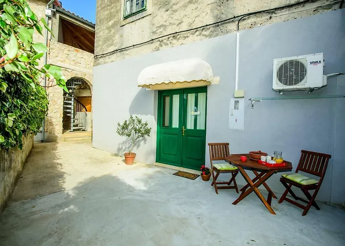 Rustica Apartments